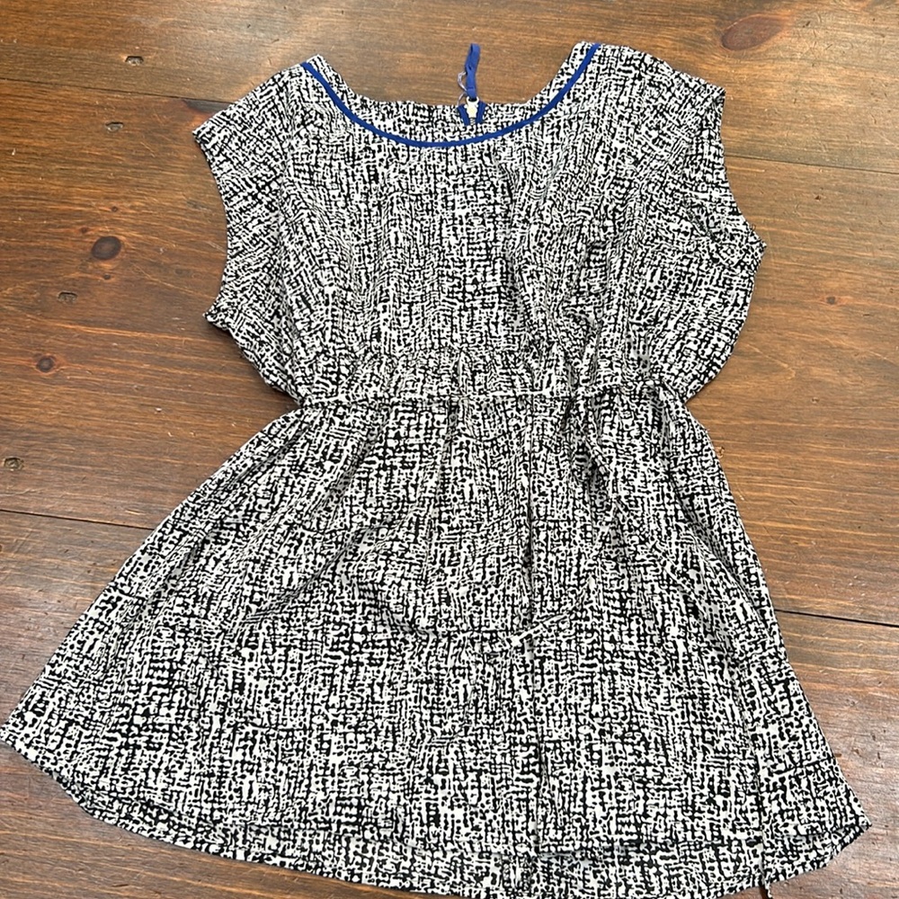 Maternity blouse with removable string